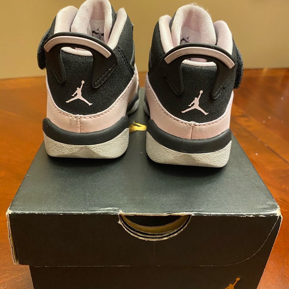 Shoes - Picture 5 of 6